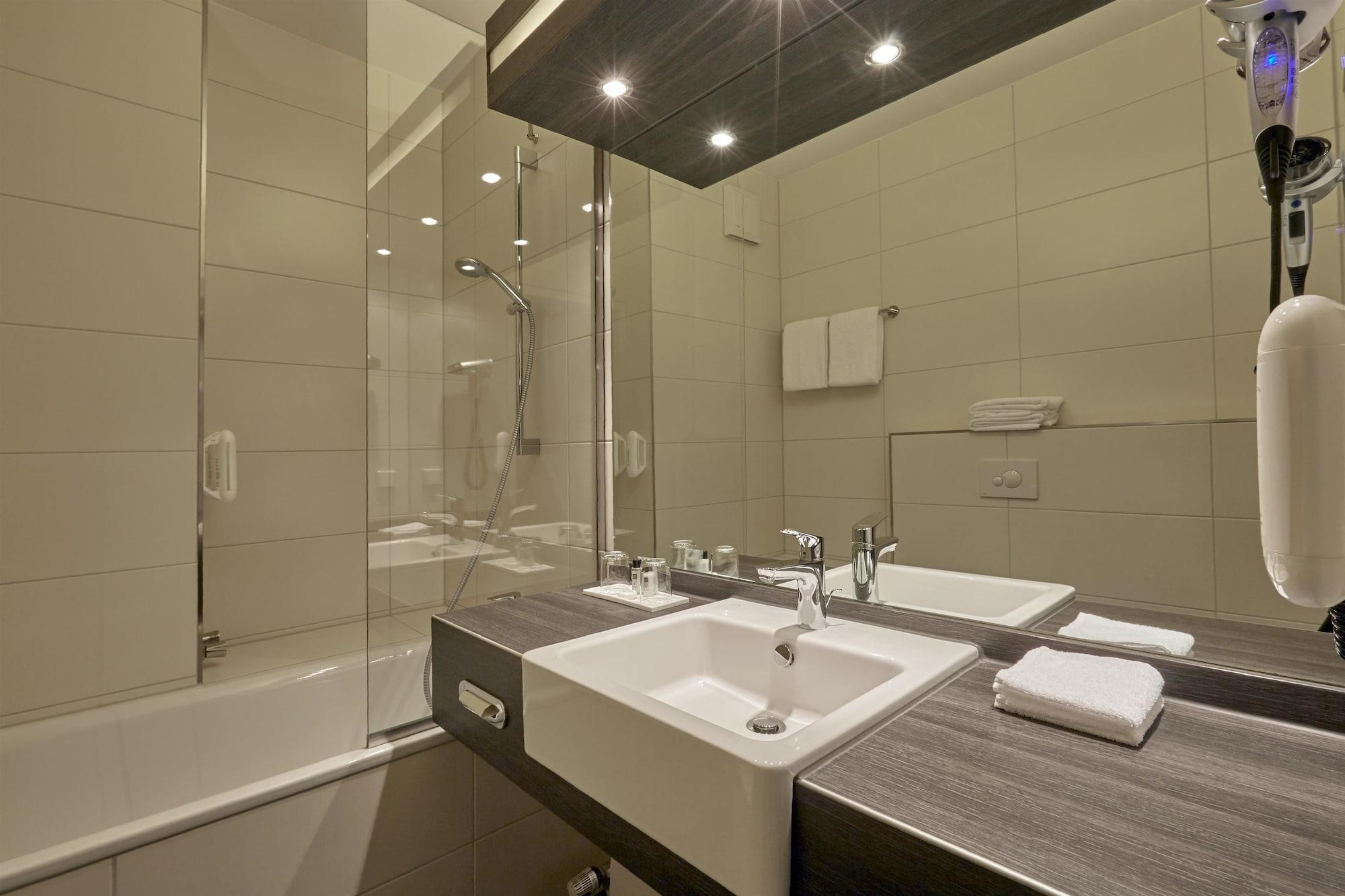 H+ Hotel Koeln Гюрт Екстер'єр фото